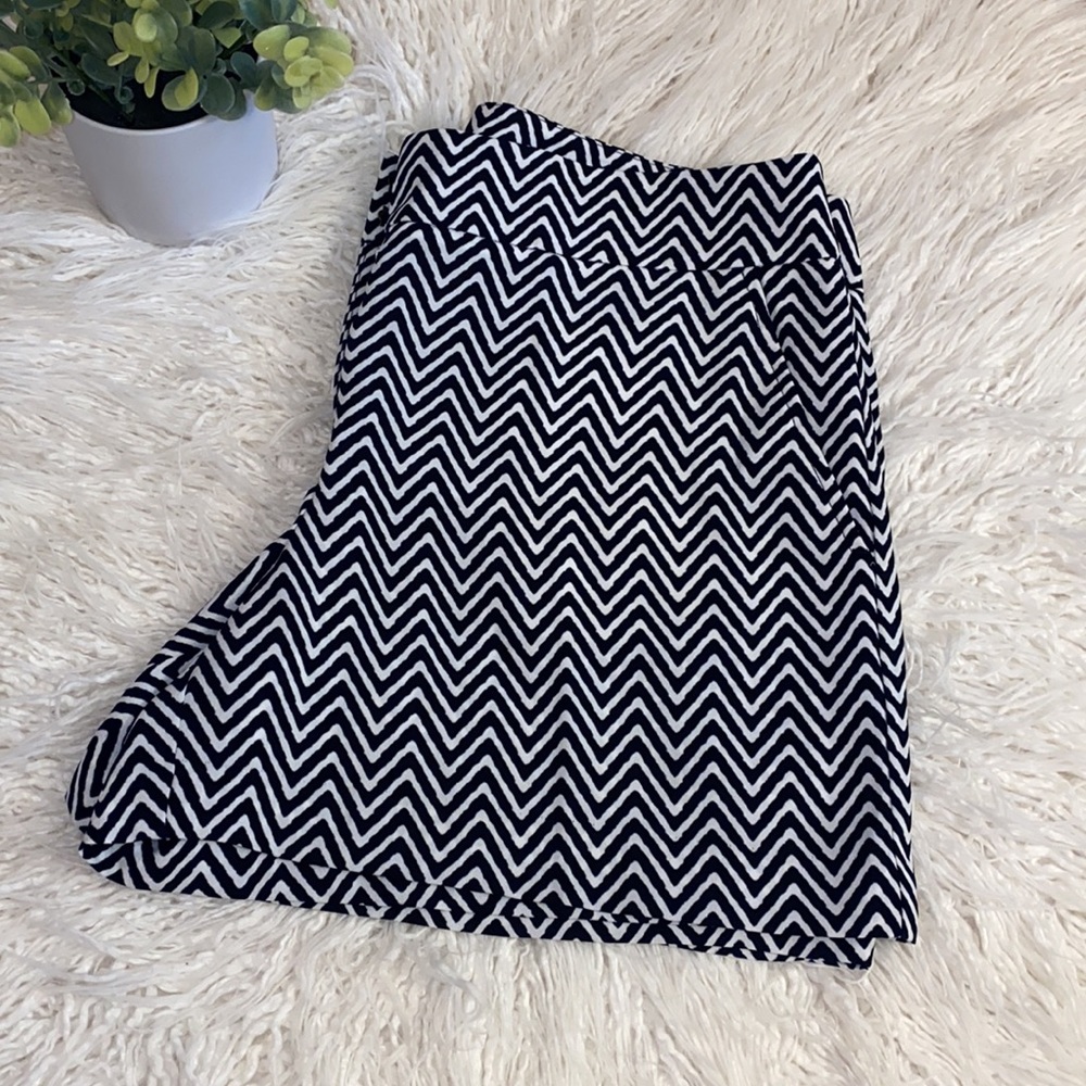 Ann Taylor Black White Chevron Dress Shorts NWOT